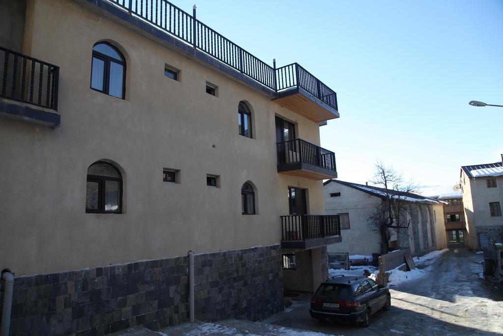 Guesthouse David Zhorzholiani Mestia Extérieur photo